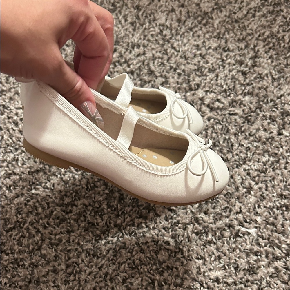 Cat & Jack White Kids Dress Shoes with Bow - Picture 5 of 6